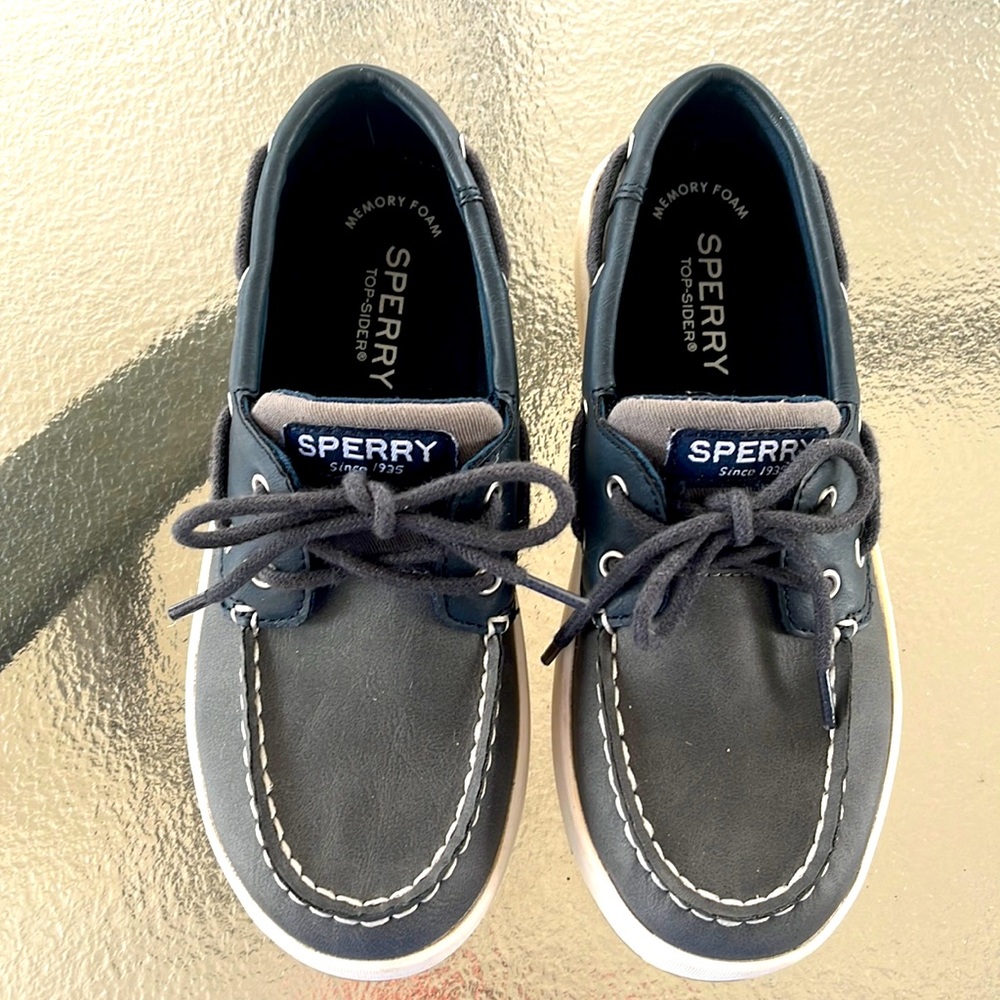 Sperry.  Memory foam boy’s.     Cruise boat. Size 2 M